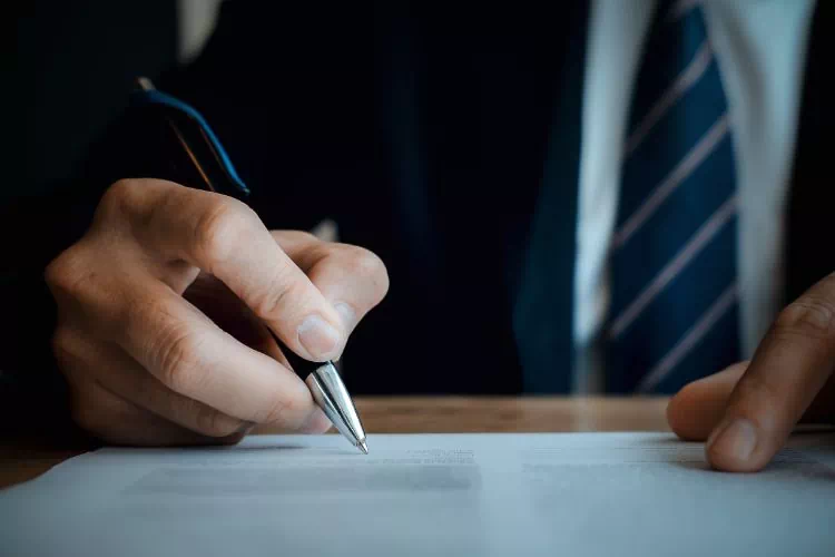 Signature du contrat de franchise