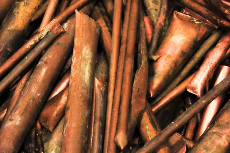 Objets en de cuivre récupérés
