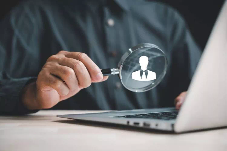 Recherche en ligne de candidats à recruter