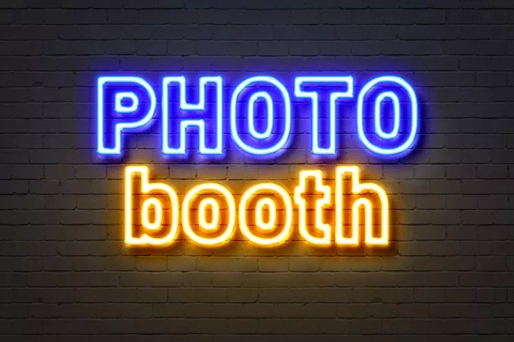 Lettres lumineuses indiquant le photobooth