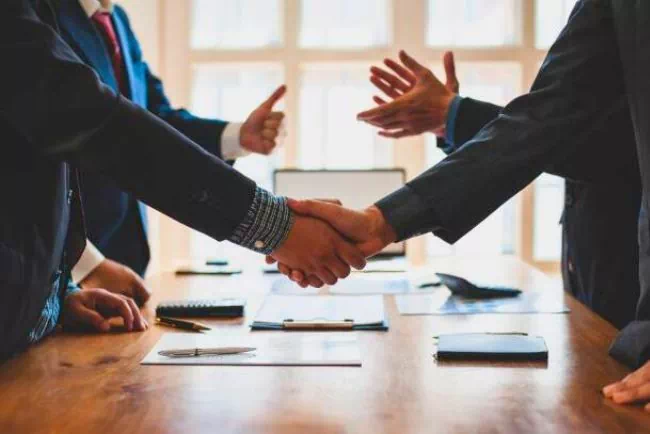 Accord conclu avec un avocat ayant fait office de médiateur dans le litige