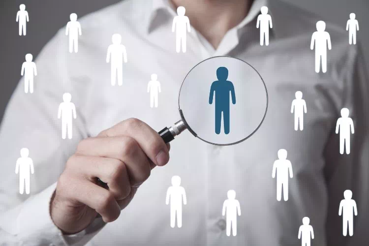 Consultant d'un cabinet de recrutement recherchant des candidats