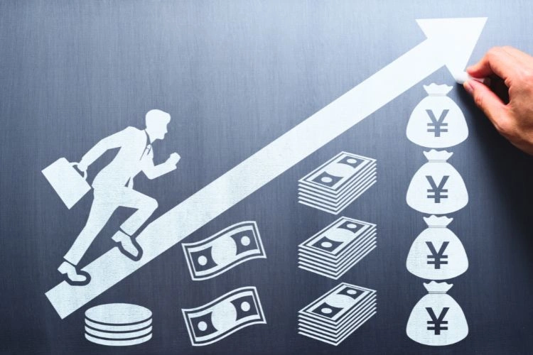 Illustration d'un homme montant progressivement sur des billets représentant les différents salaires d'un informaticien en fonction de son niveau