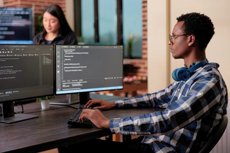 Hackeur travaillant en toute légalité