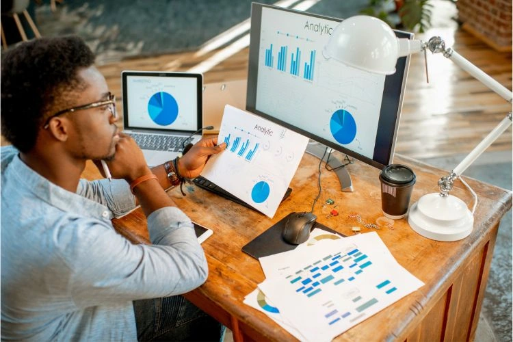 Data scientist en plein travail