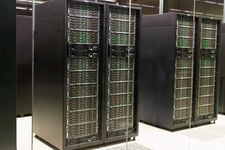 Armoires de serveurs dans un data center