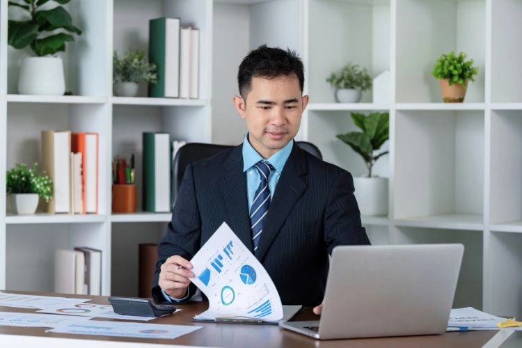 Data analyst en plein travail