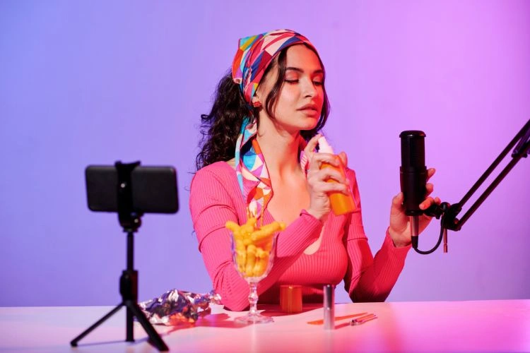 Femme créatrice de contenu