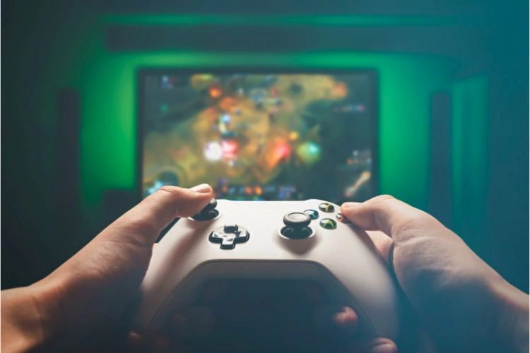 Personne en train de jouer à un jeu vidéo