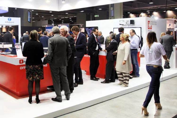 Stand rempli de monde