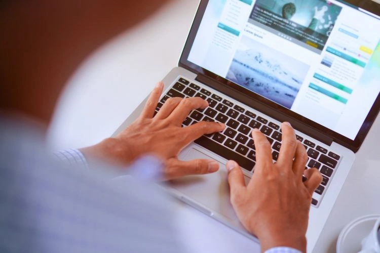 UX Writer en plein travail
