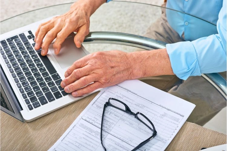 Personne en train de faire une gestion quotidienne de l’activité