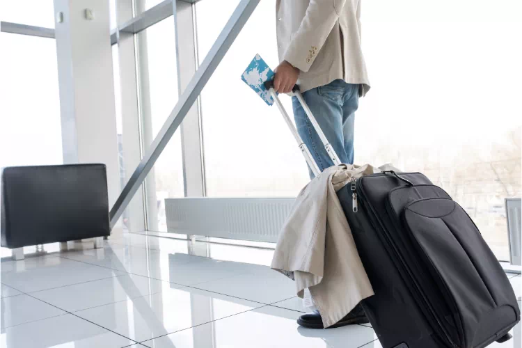 Passager qui se prépare à prendre un vol