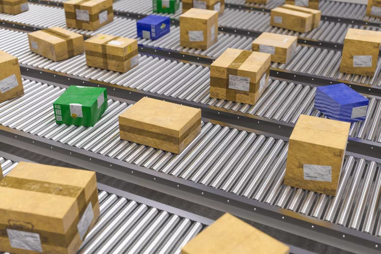 Différents types de carton emballés prêt à être livrer