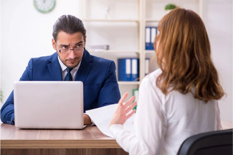 Entretien entre patron et employé