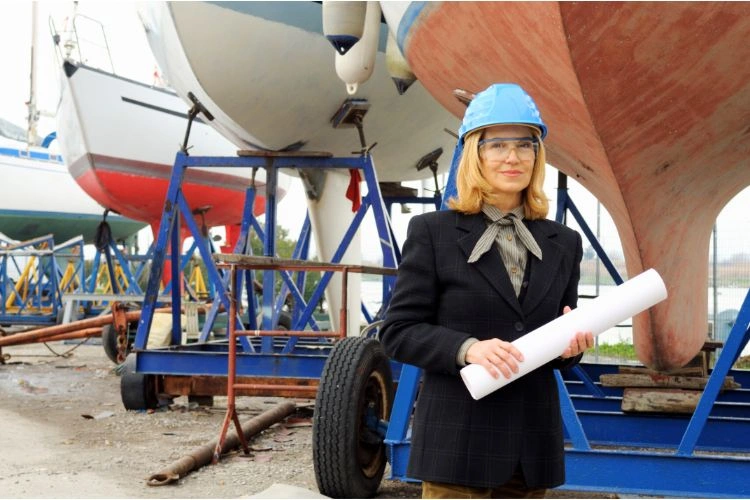 Femme ingénieur naval