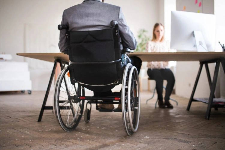 Travailleur handicapé en entretien