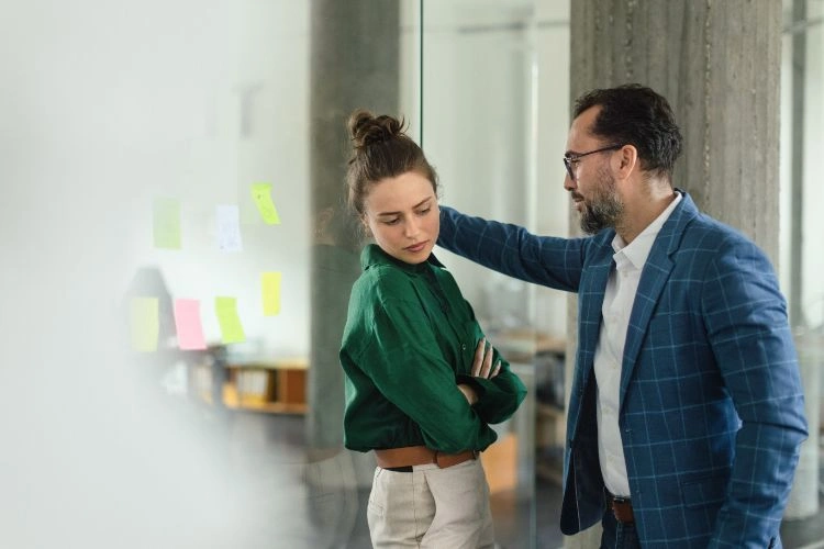 Homme en situation abusif sur une femme