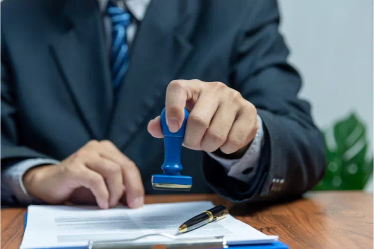 Agent validant la certification MASE d'une entreprise
