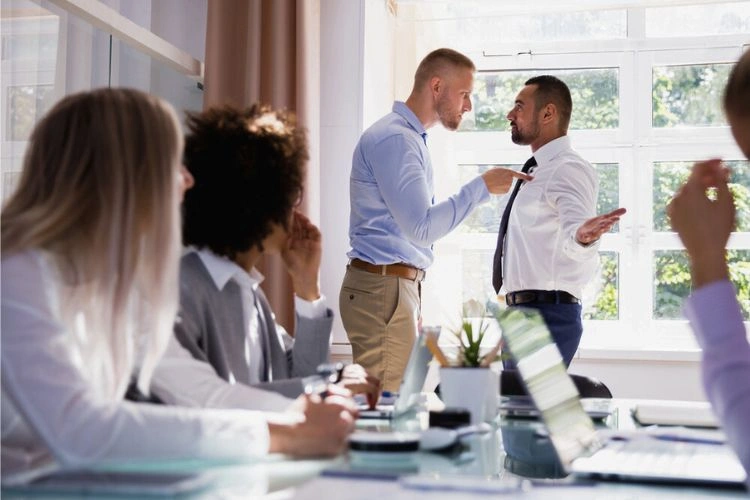 Environnement de travail oppressant