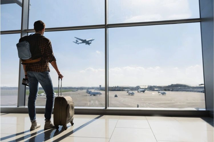 Personne allant en voyage