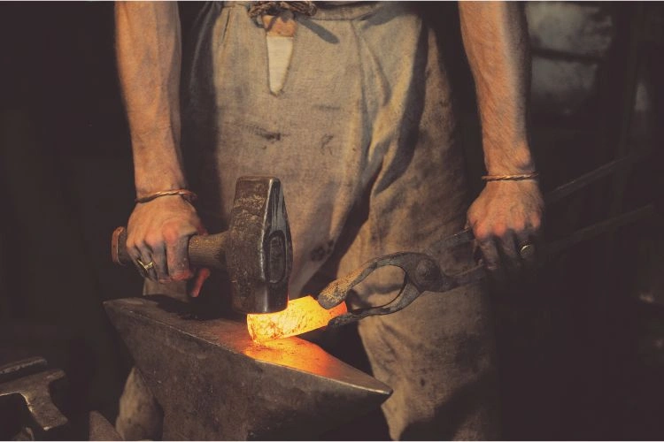 Ferblantier en plein travail