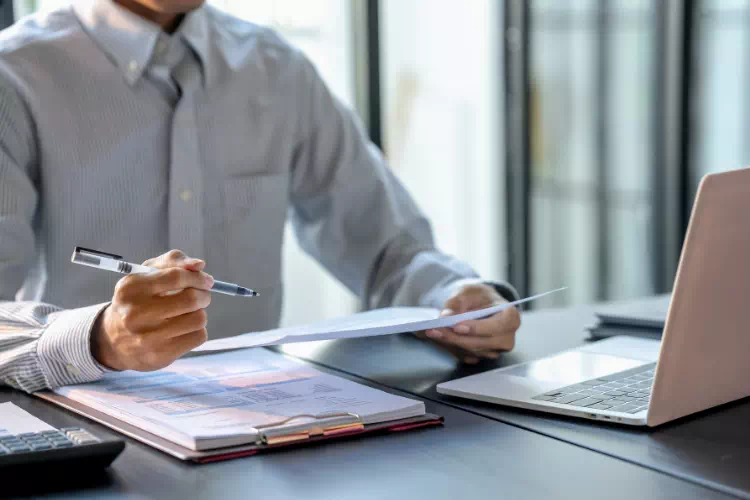 Agent évaluant des compétences