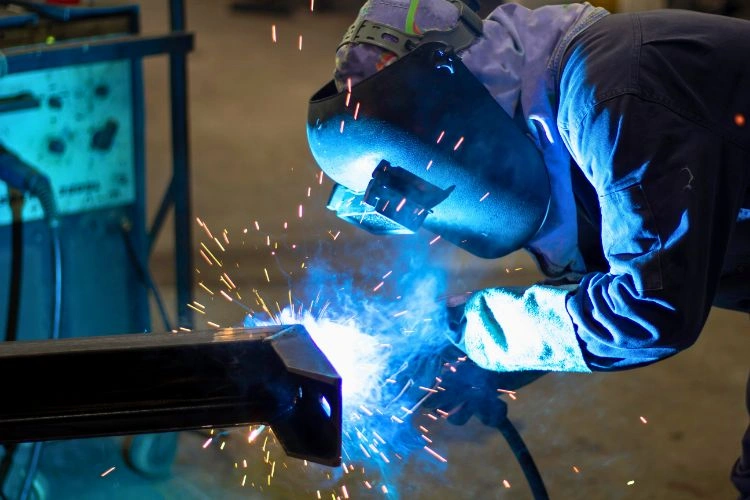 Soudeur industriel