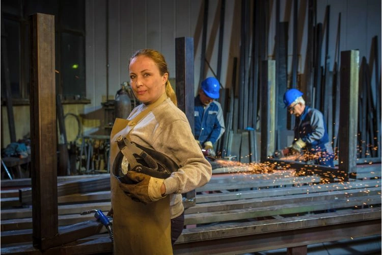 Soudeuse en plein travail