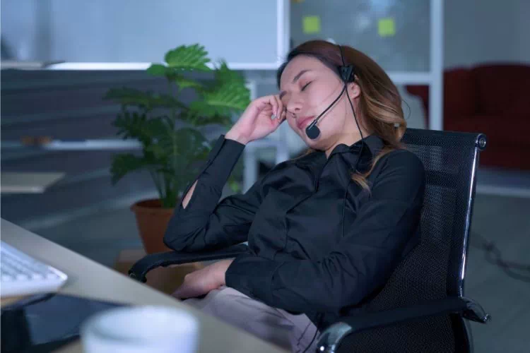 Femme fatiguée au travail