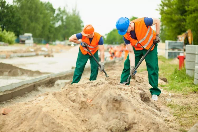 Ouvriers dans le batiment