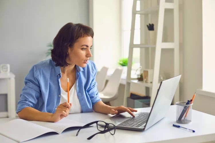 Femme en Freelance