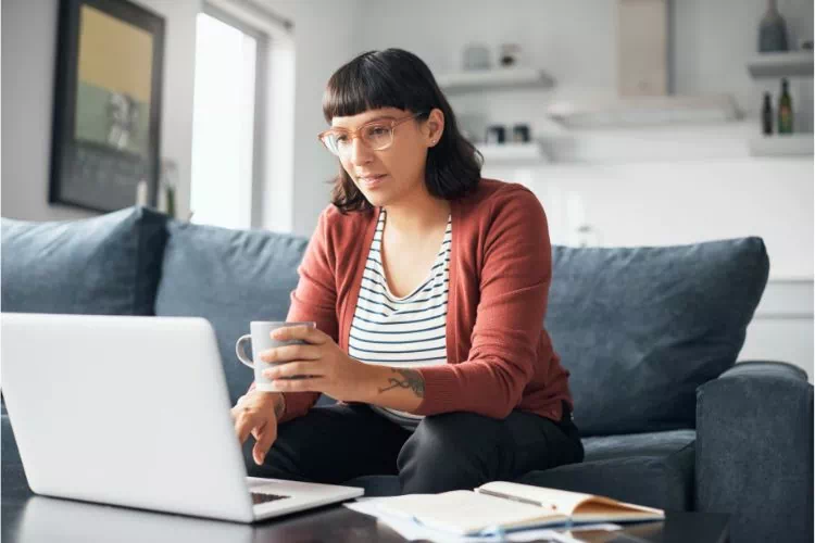 Femme sur France travail