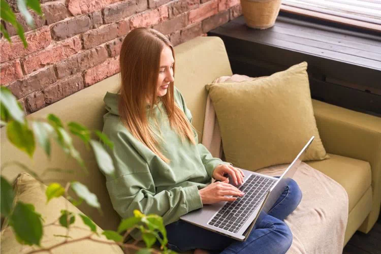 Jeunes apprenti en congés