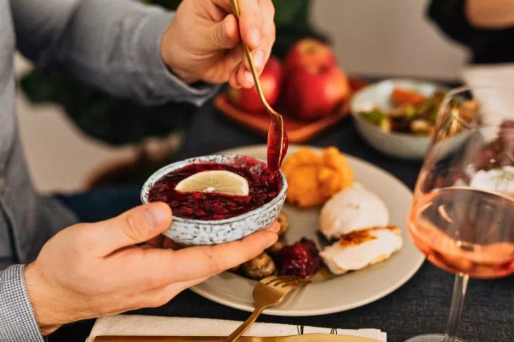Critique gastronomique en plein repas