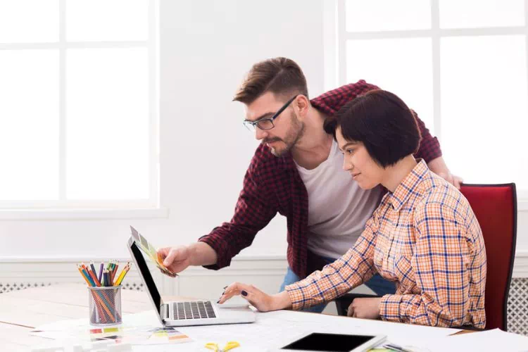 Étudiante faisant un BTS design d’espace en alternance