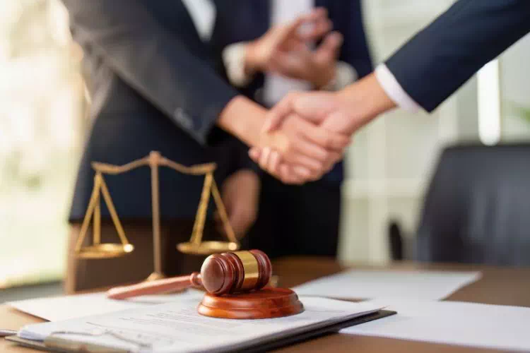 Rencontre avec un juge pour contestation sur une saisie sur salaire