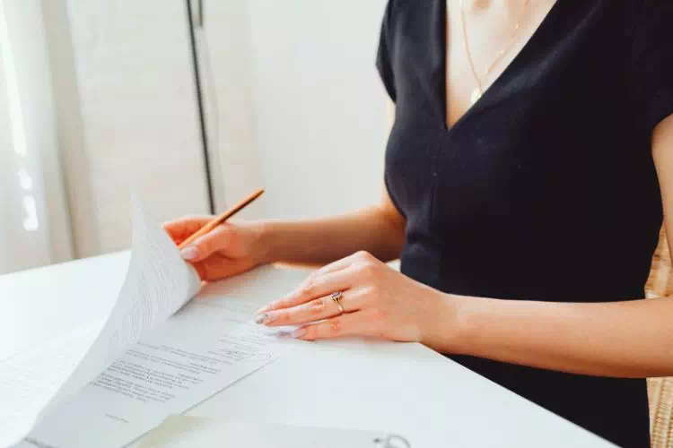Signature d'un contrat d'intérim